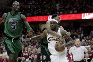 加內(nèi)特當(dāng)面吐槽皮爾斯：我以為你能拿MVP 但是你完全不防守