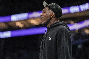 森林狼隊(duì)記：愛德華茲明日將再次評估傷情 但大概還需一周回歸