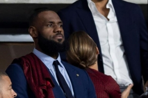 夸梅：詹姆斯一個(gè)電話他的團(tuán)隊(duì)就會(huì)找上你 他們就像黑手黨一樣