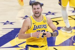 今天還能40+嗎？東契奇首節(jié)5中1&罰球5中5 拿到7分3板4助2斷