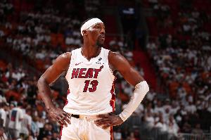 咣咣扔三分！阿德巴約三分5中1得17分8板 有3斷1帽防守不錯(cuò)