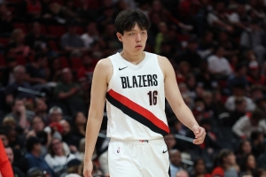 媒體人：阿夫迪亞霍勒迪周末都去參加活動了 楊瀚森這是加班訓(xùn)練