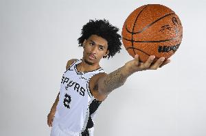 希望無礙！榜眼秀迪倫-哈珀左小腿受傷傷退 回到場邊時穿著保護(hù)靴