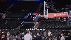 努力堅持！楊瀚森賽前熱身與助教直接交流 場上可以擺脫翻譯了