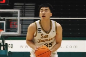 賽季首秀！王俊杰上半場(chǎng)還未結(jié)束4中3得7分1板1助 得分全場(chǎng)最高