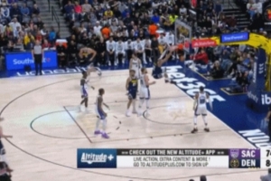 勢(shì)大力沉！阿隆-戈登溜底線雙手大力灌籃 威少望球興嘆