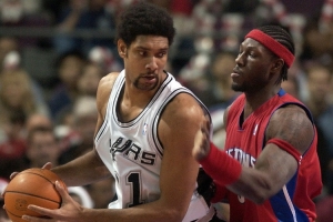 阿里扎：還是喜歡以前NBA那種激烈對抗的風格 現(xiàn)在確實沒那么好看