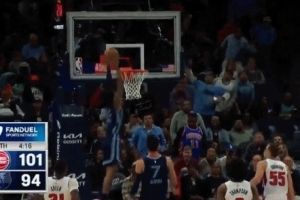 騰空而起！莫蘭特和威廉姆斯打出“撞墻配合”后完成空接暴扣