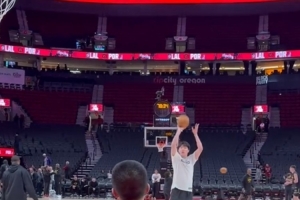 何時斬獲生涯首記三分？楊瀚森賽前熱身試投三分手感不俗