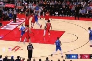 沖擊力十足！PJ-華盛頓轉身突到內線 對抗防守滯空高難度打中