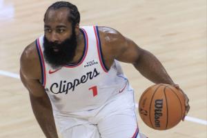 我下場(chǎng)喝口水怎么就輸了？哈登下半場(chǎng)3中0 全場(chǎng)得到25分6板6助！