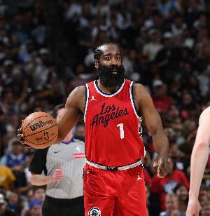 哈登近6場(chǎng)場(chǎng)均24.7分8.2助1.5斷 命中率47.8% 三分45.1%