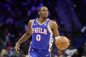 中規(guī)中矩！馬克西20中10拿到27分7板9助 5失誤