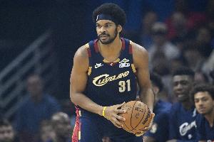 正負(fù)值+24全場(chǎng)最高！阿倫17中11砍下24分10板3斷3帽 還投了倆三分