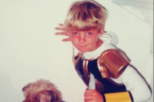 有幾分像？曬兒時萌照，德赫亞社媒慶祝自己35歲生日