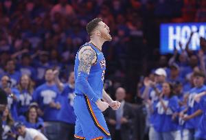 哈滕今天砍下33分19板 雷霆上一個單場30+15板的是19年威少