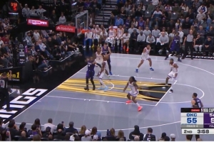 誰(shuí)還不是MVP呢？威少背打亞歷山大造成犯規(guī)大喊：他防不住我