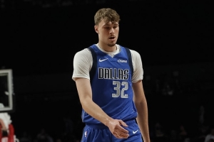 得分比科沃德少！弗拉格上半場7中4得10分2板2助1斷1帽