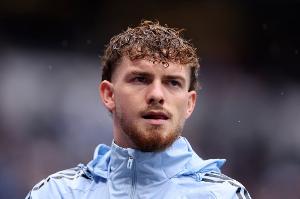 雪藏1個(gè)月！22歲埃利奧特近6場(chǎng)0出戰(zhàn)，踢10場(chǎng)維拉才會(huì)3500萬買斷