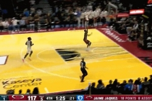 得分管理者！哈克斯長傳助攻維金斯反擊暴扣 維金斯個人第19分！