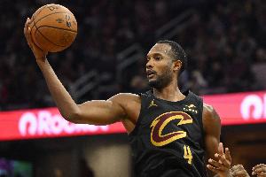 進(jìn)攻高效！莫布里半場8中6拿到16分2板1助1帽 首節(jié)獨(dú)得11分