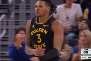 重點(diǎn)培養(yǎng)！理查德持球到罰球線 撤步跳投穩(wěn)穩(wěn)命中