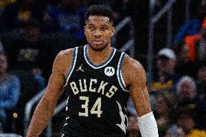 字母哥：我們最后階段不夠聰明&球停滯了 我持球時其他人也沒移動