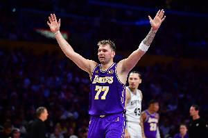 近7戰(zhàn)6-1！湖媒：預(yù)測下湖人后5場戰(zhàn)績 戰(zhàn)雷霆/鵜鶘/雄鹿/爵士×2