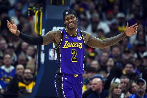 統(tǒng)治籃板球！湖人狂攬24個前場籃板 總籃板54-37大幅領(lǐng)先