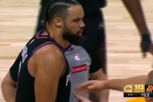 這是什么？斯瑪特最后迷之上籃被帽 狄龍被詹姆斯撲倒三分仍轟進