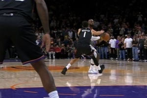 阿倫談布克三分犯規(guī)：我認為不犯規(guī) 突破被切裁判總會說球手一體