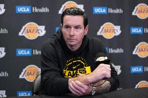 雷迪克：狄龍怎么被驅(qū)逐的我沒看到 今晚我們非常團結(jié)