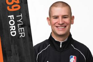 主裁：詹姆斯與裁判的身體接觸不是“違反體育道德”動作