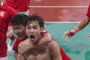 神仙球！贛超驚現(xiàn)角球圓月彎刀直接破門，球員腹肌練得真棒??