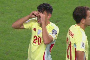 太絲滑了！佩德里接球晃開防守冷靜兜射破門！