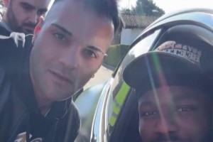 引哈哈大笑！圖拉姆路遇球迷神似勞塔羅，網(wǎng)友：簡直就是本人??