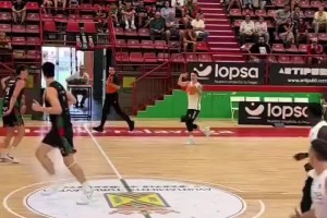 慢慢適應(yīng)強(qiáng)度！余嘉豪西乙首次熱身賽收獲7分8籃板1蓋帽~