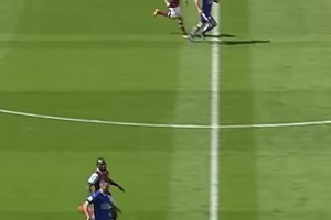 埃托奧開輛凱雷德在老家四處溜達(dá)，這非洲獵豹從不低調(diào)啊??