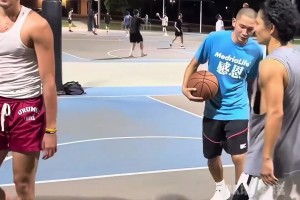 國內(nèi)街球老炮有多強？來看街球王吳悠硬鋼前職業(yè)卡米然