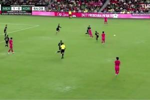 不停球直接爆桿！孫興慜禁區(qū)內(nèi)不等停球直接凌空爆射破門??