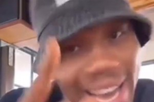 幽默！字母哥此前直播被網(wǎng)友叫Goat：我不是goat，你才是山羊！