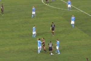 人是內(nèi)斯塔打的，牌是加圖索吃的！名場(chǎng)面合集：文質(zhì)彬彬米蘭人！