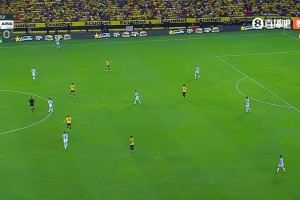 小伙毛糙！馬斯坦托諾險(xiǎn)些送禮，厄瓜多爾單刀機(jī)會(huì)被大馬丁撲出！