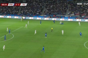 太魯莽了??！瓊阿梅尼放鏟正中對(duì)方小腿，裁判出示紅牌