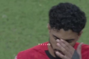 傷退！馬爾穆什在對陣布基納法索時(shí)膝蓋受傷瞬間！