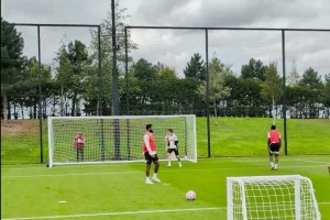 進(jìn)球如麻！利物浦官方曬伊薩克訓(xùn)練場(chǎng)首訓(xùn)視頻