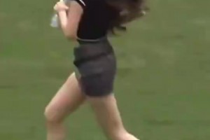 當(dāng)女隊(duì)醫(yī)出場的那一刻，網(wǎng)友直呼：對(duì)手已經(jīng)輸了……