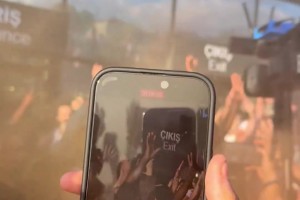 奧納納抵達特拉布宗體育，受到球迷熱烈歡迎??