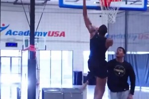 DPOY！莫布里上腳哈登8球鞋在球館中一對(duì)一訓(xùn)練！