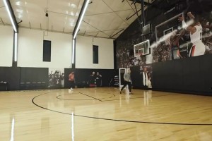 利拉德已經(jīng)開始有球訓(xùn)練！美國的醫(yī)療水平不得不服啊